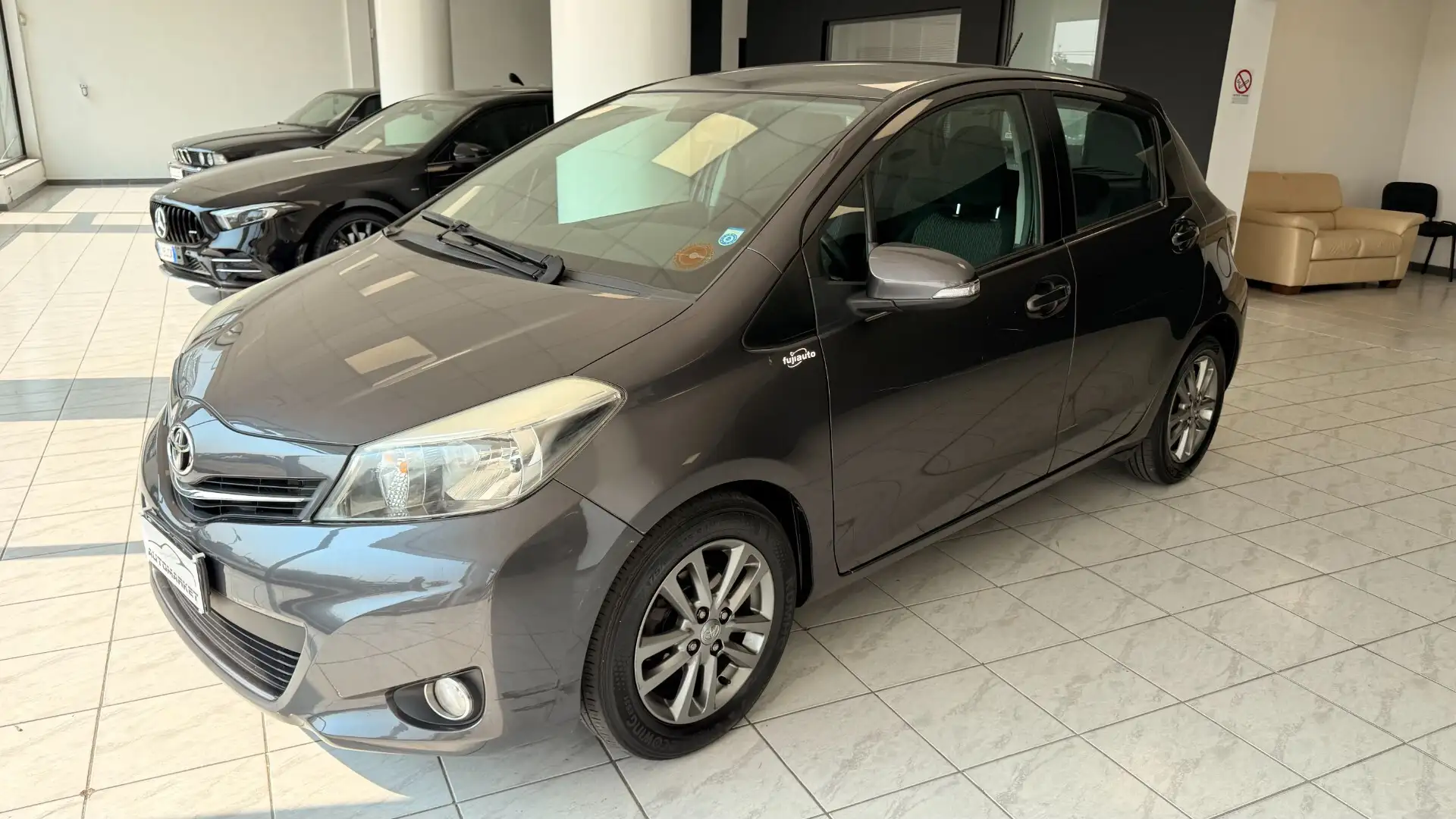 Toyota Yaris 1.4 D-4D 5 porte Lounge Grigio - 1