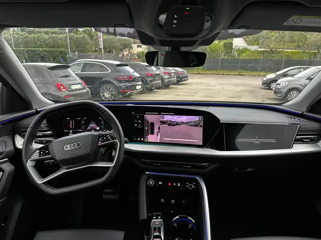 Audi Q5 view 12