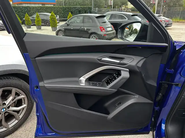 Audi Q5 view 9