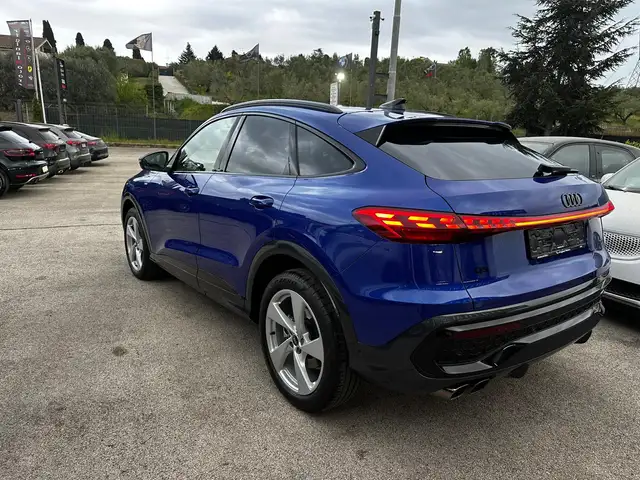 Audi Q5 view 5