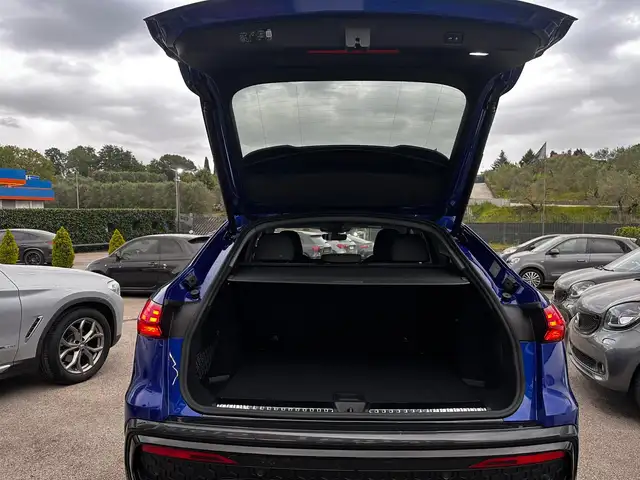 Audi Q5 view 3