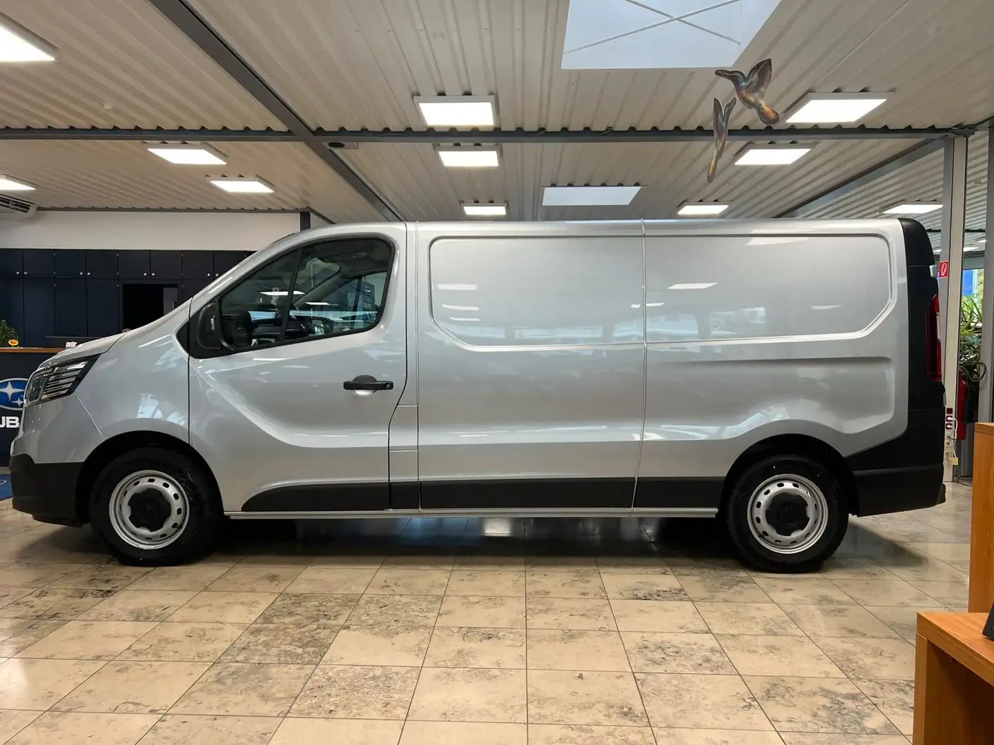 Renault Trafic Kasten L2H1 Komfort | Navi | AHK | LED | Lang Silber - 2