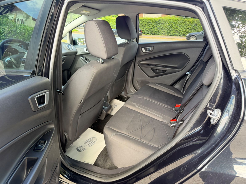 Ford Fiesta 5 Türer*MULTIFUNKTION*PDC*KLIMA*ALU* — photo 13