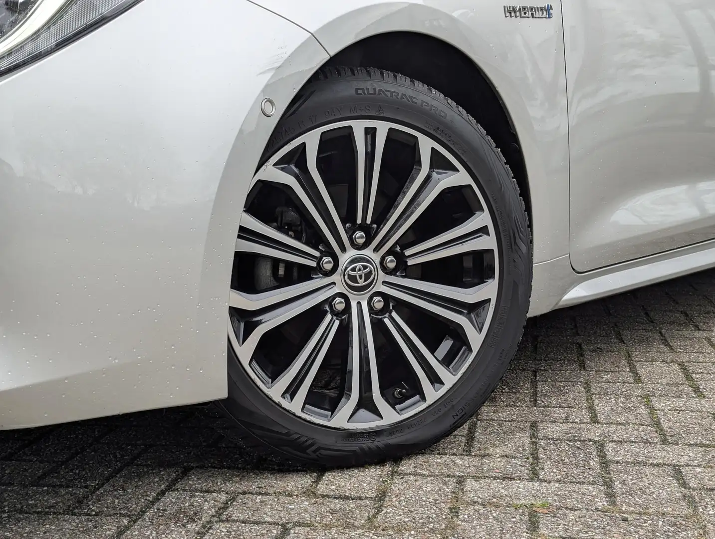 Toyota Corolla Touring Sports 1.8 Hybrid Business Plus | Stuur- & Grijs - 2