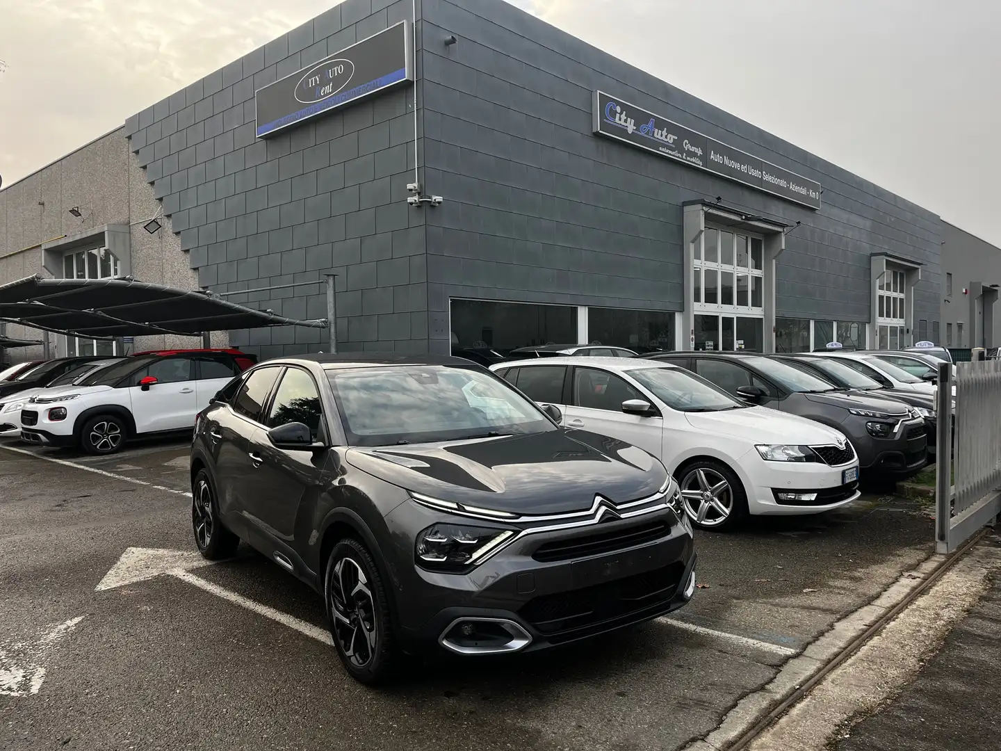 Citroen C4 C4 1.2 puretech Max EAT8 Gris - 1