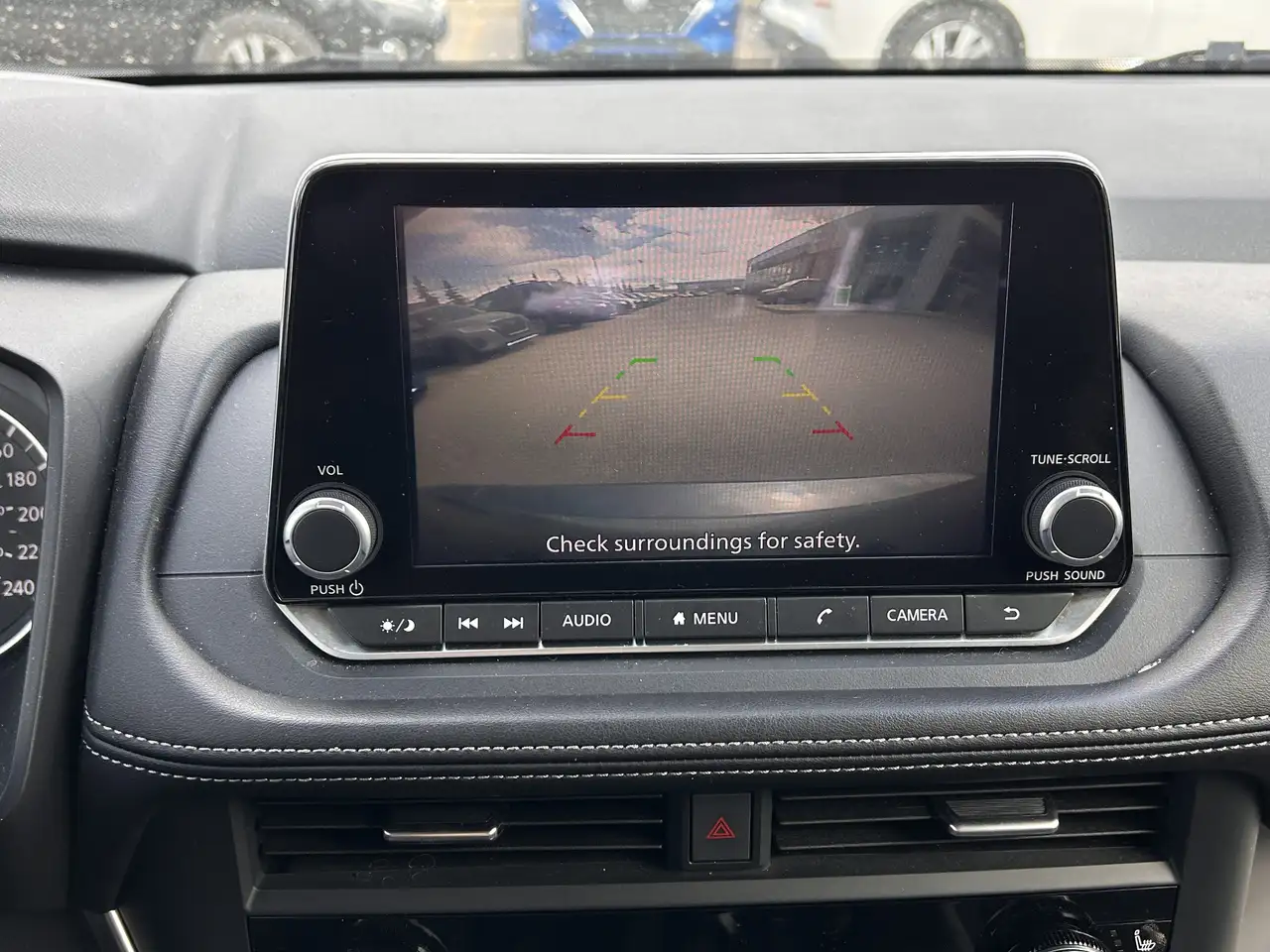 Nissan Rogue снимка Nissan Rogue