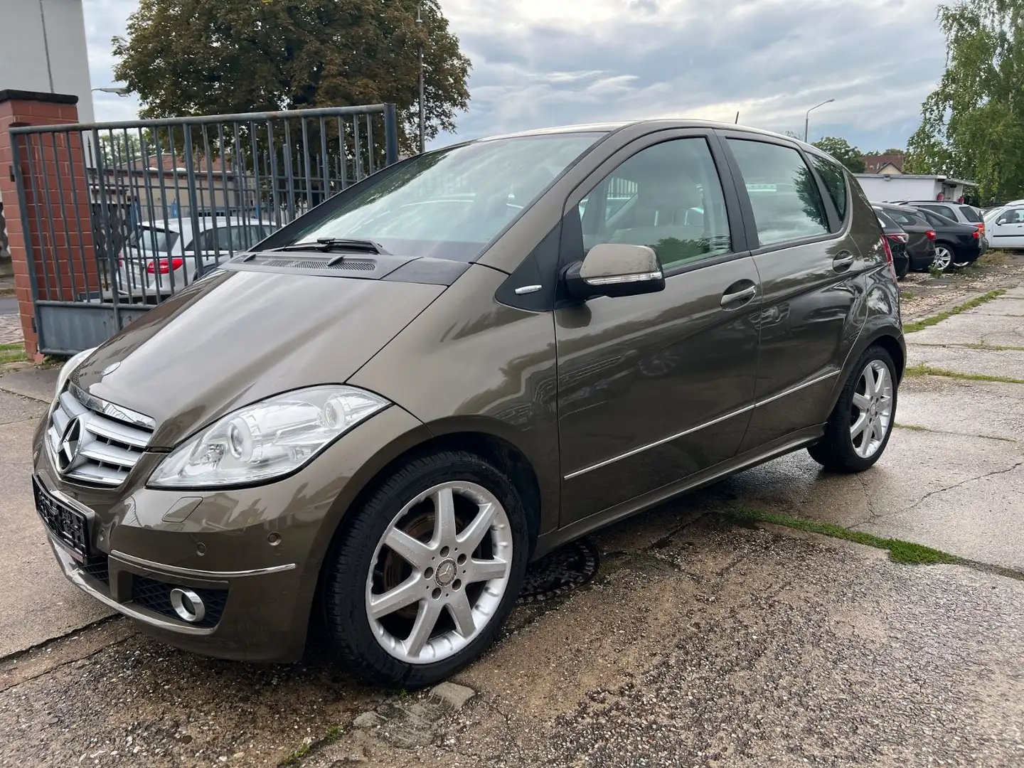 Mercedes-Benz A 200 Turbo, Avantgarde, TÜV NEU Braun - 2