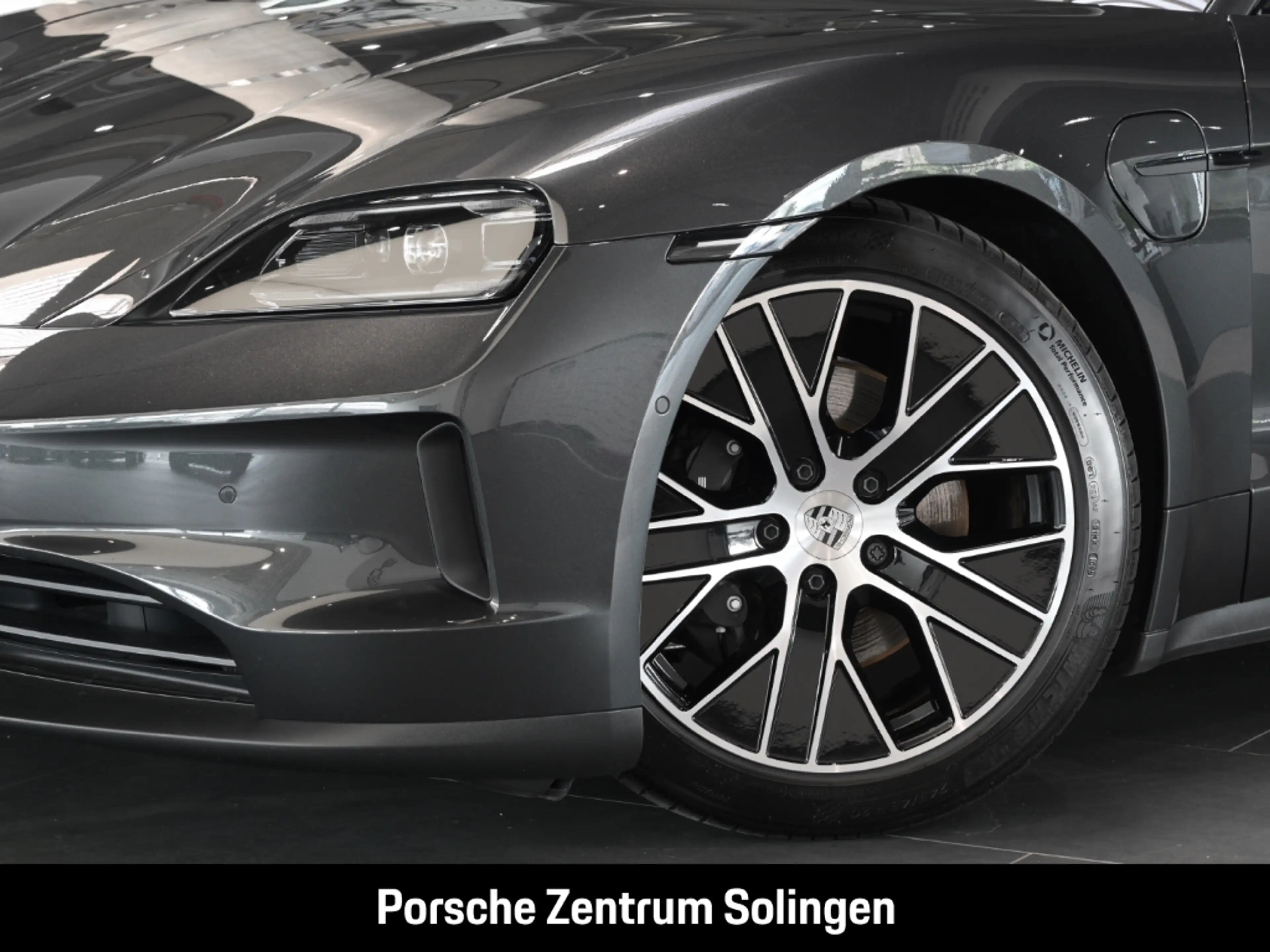 Porsche Taycan 4 Panoramadach Bose Abstand 20'' Räder Surround vi — photo 7