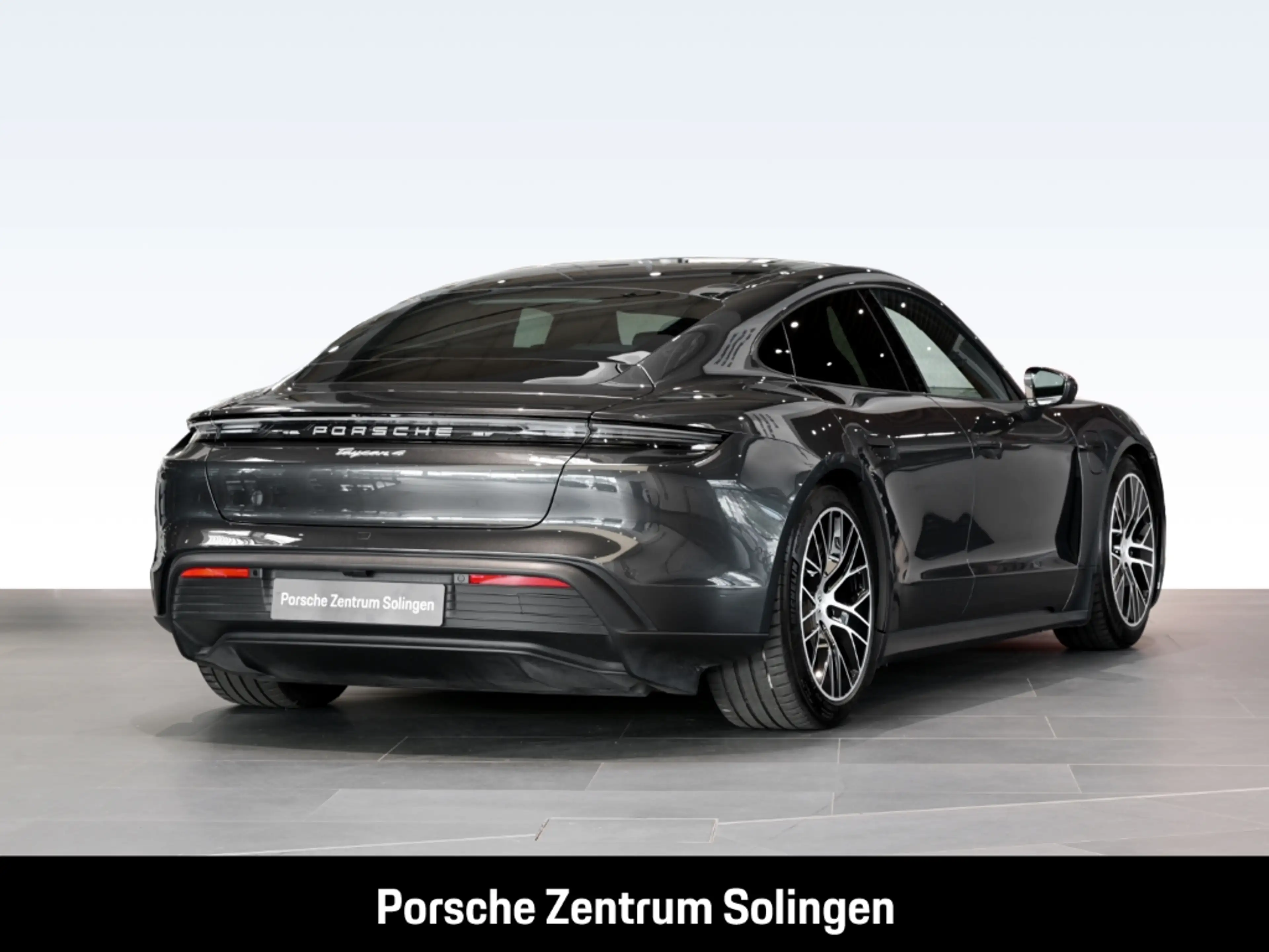 Porsche Taycan 4 Panoramadach Bose Abstand 20'' Räder Surround vi — photo 4