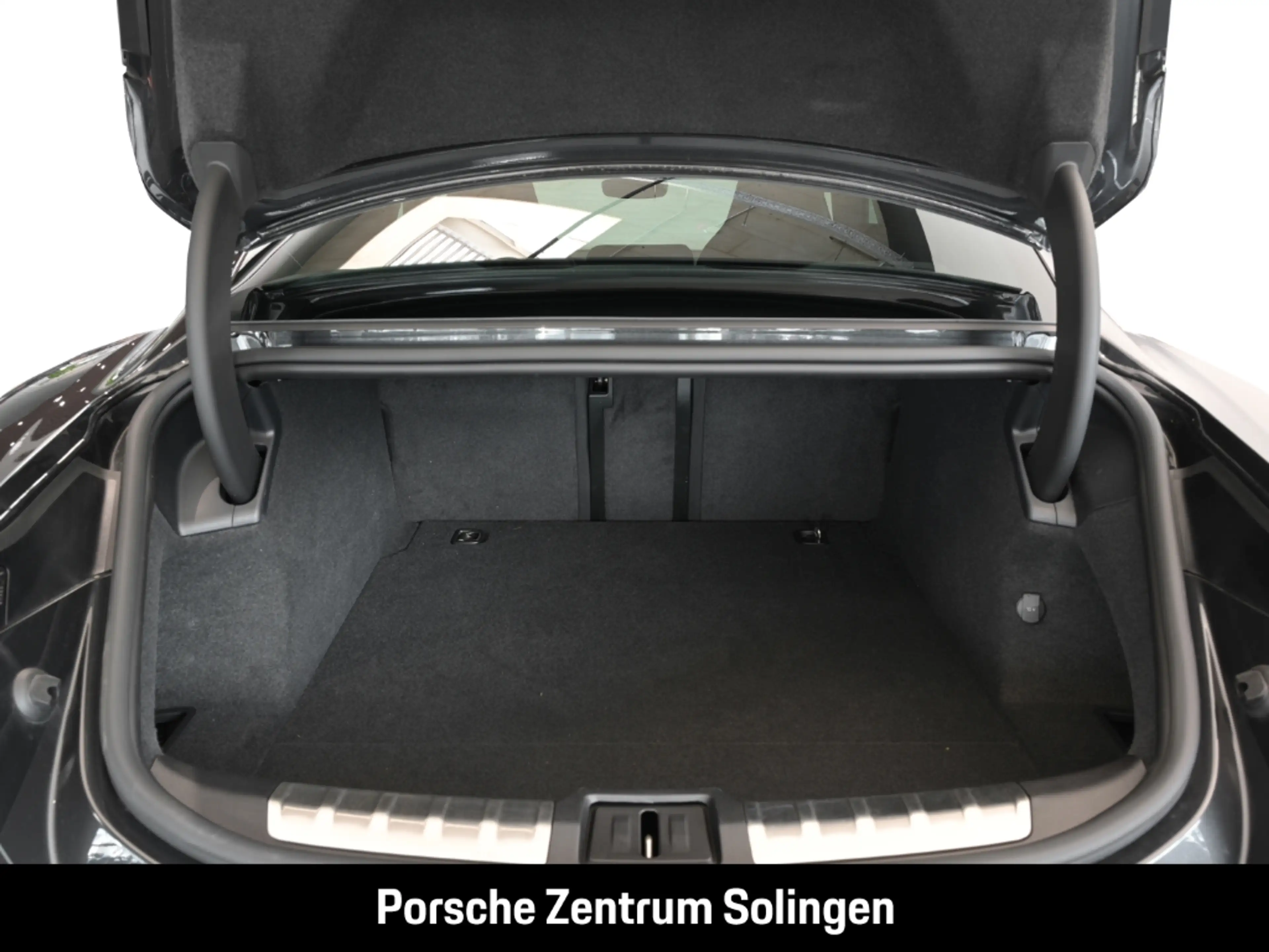 Porsche Taycan 4 Panoramadach Bose Abstand 20'' Räder Surround vi — photo 10