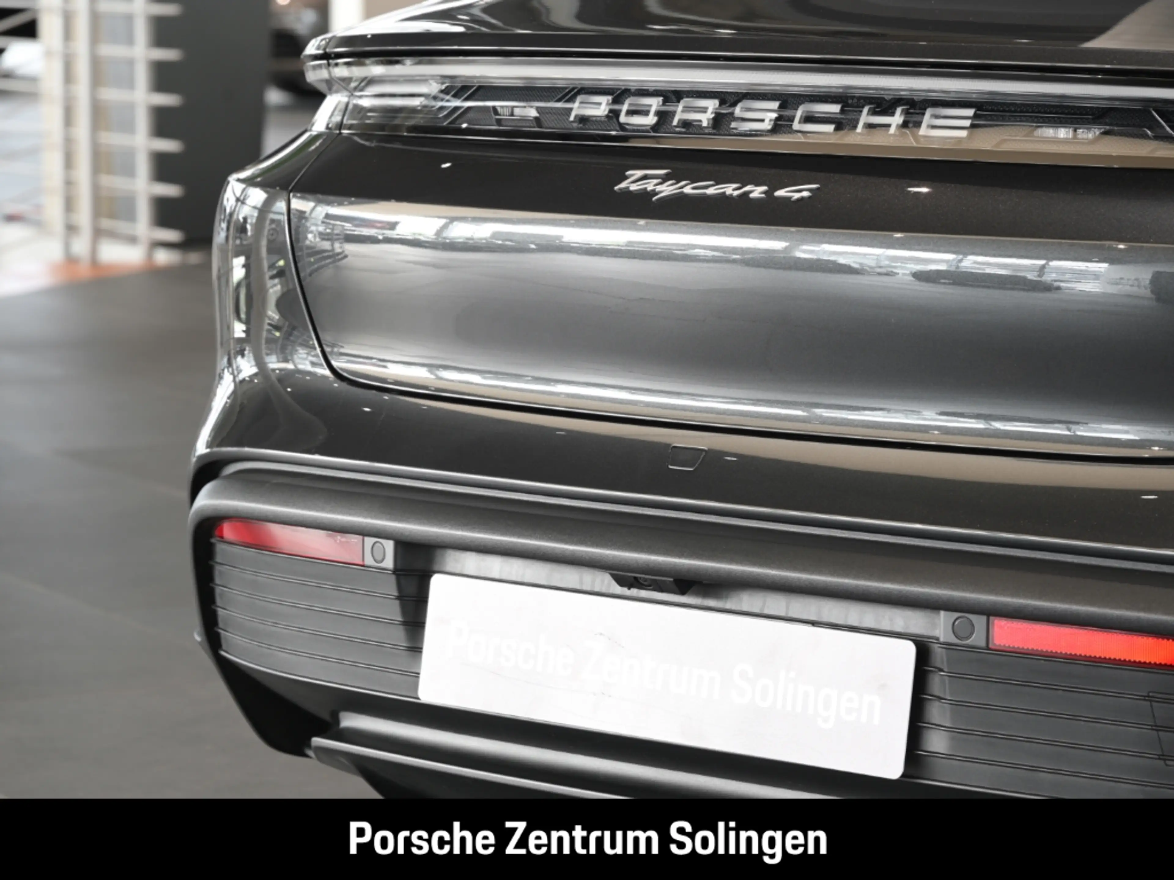 Porsche Taycan 4 Panoramadach Bose Abstand 20'' Räder Surround vi — photo 8