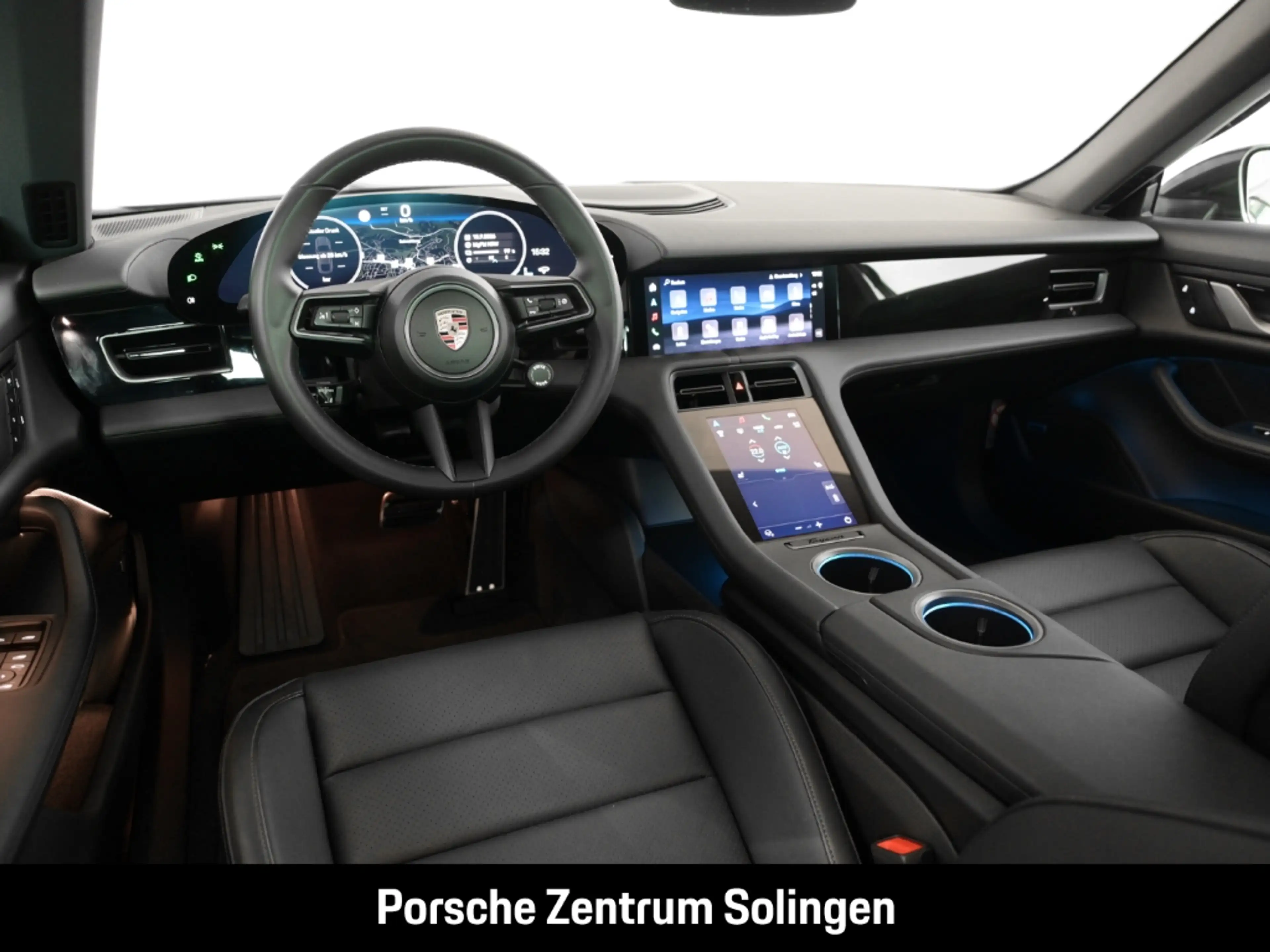 Porsche Taycan 4 Panoramadach Bose Abstand 20'' Räder Surround vi — photo 13