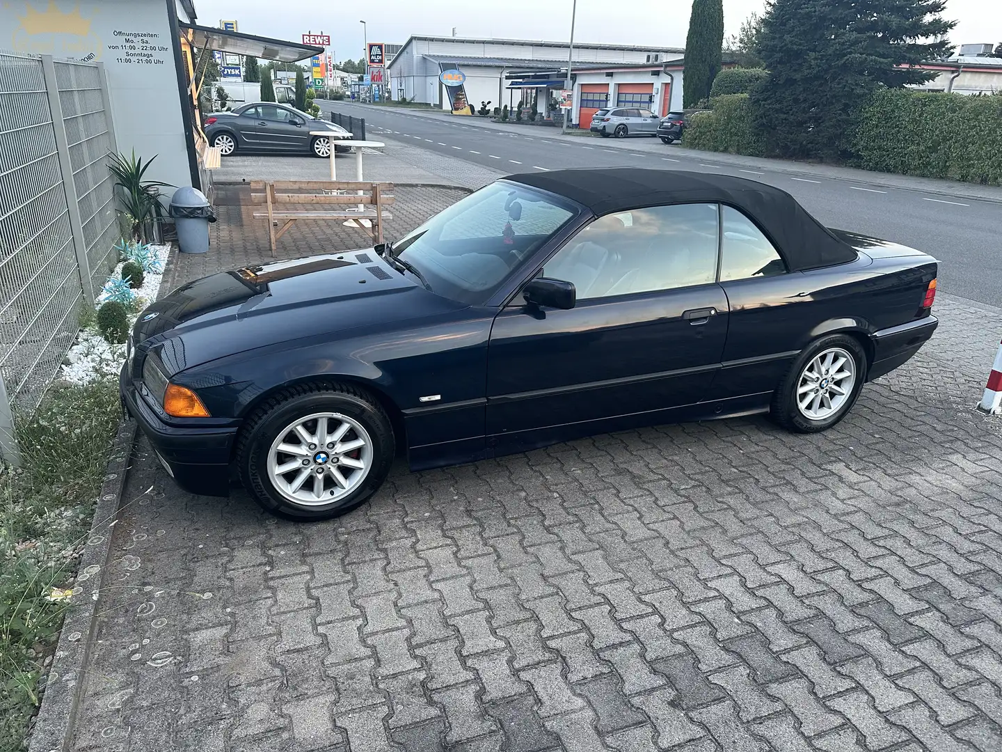 BMW 318 318i - 1