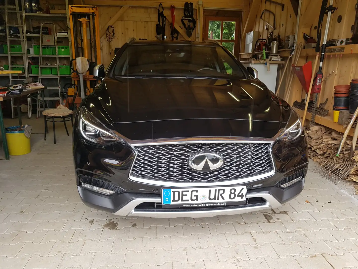 Infiniti QX30 Premium Tech Schwarz - 1