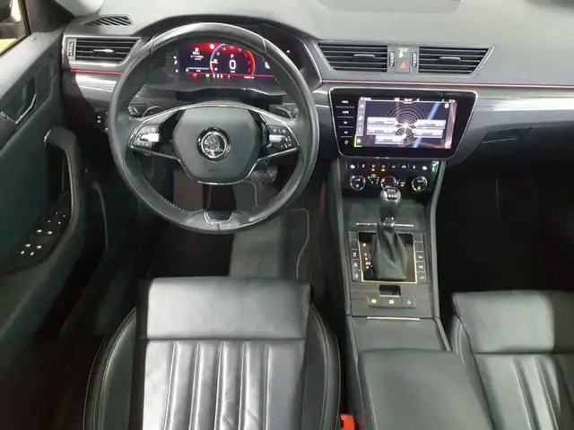 Skoda Superb view 9