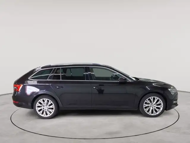 Skoda Superb view 3