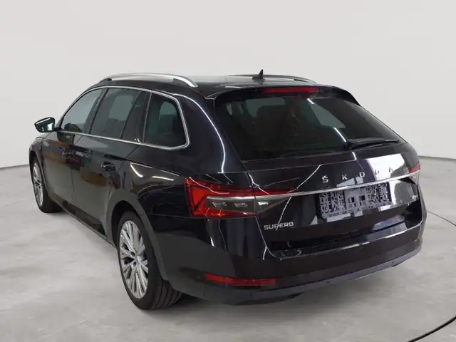 Skoda Superb view 5
