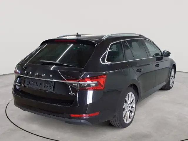 Skoda Superb view 4