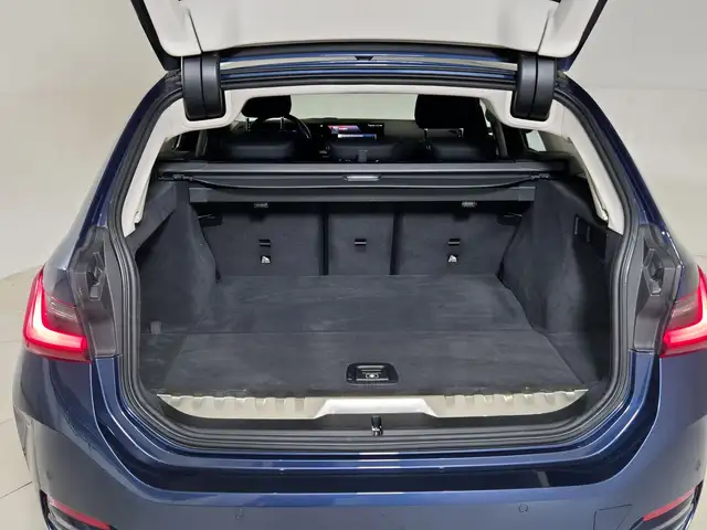 BMW 3 Series view 14