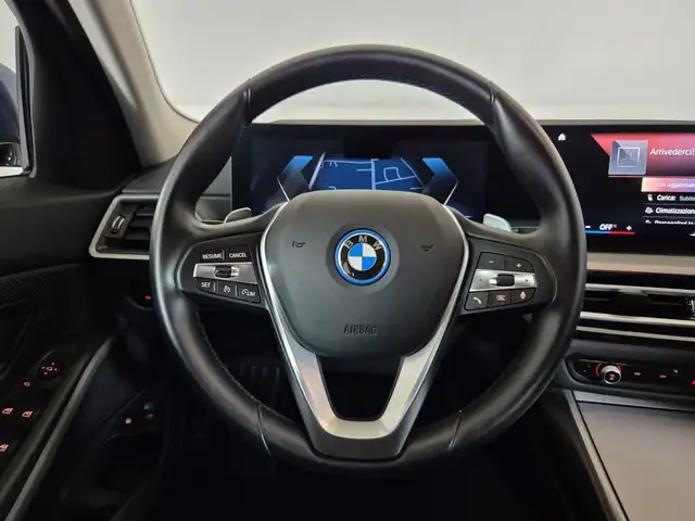 BMW 3 Series view 10