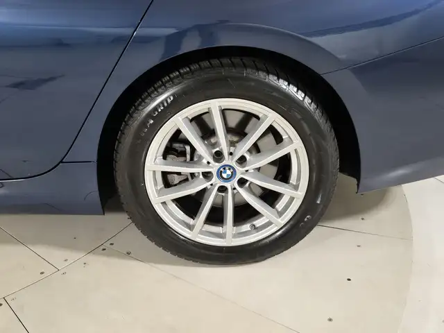 BMW 3 Series view 15