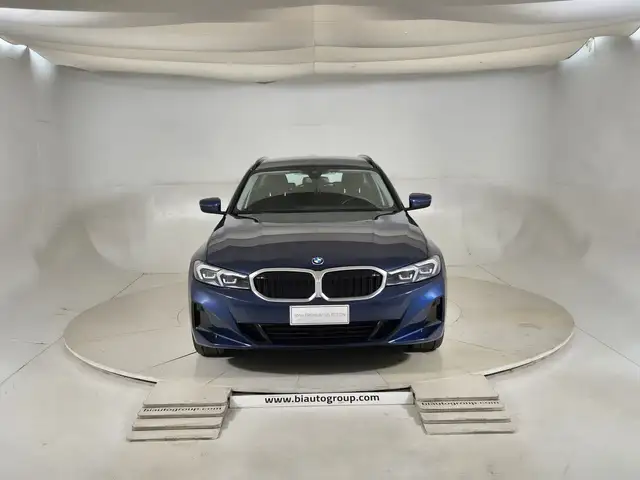 BMW 3 Series view 3