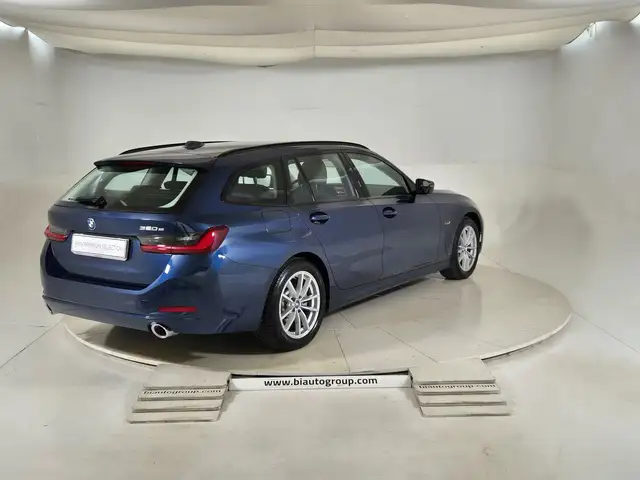 BMW 3 Series view 5