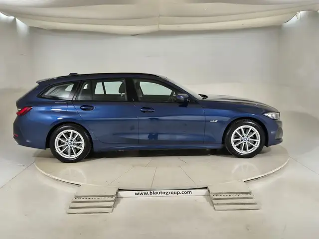 BMW 3 Series view 6