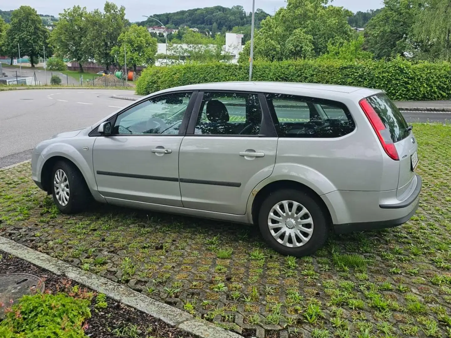 Ford Focus Focus Traveller Trend  1,6 TDCi/DPF Trend Grau - 2