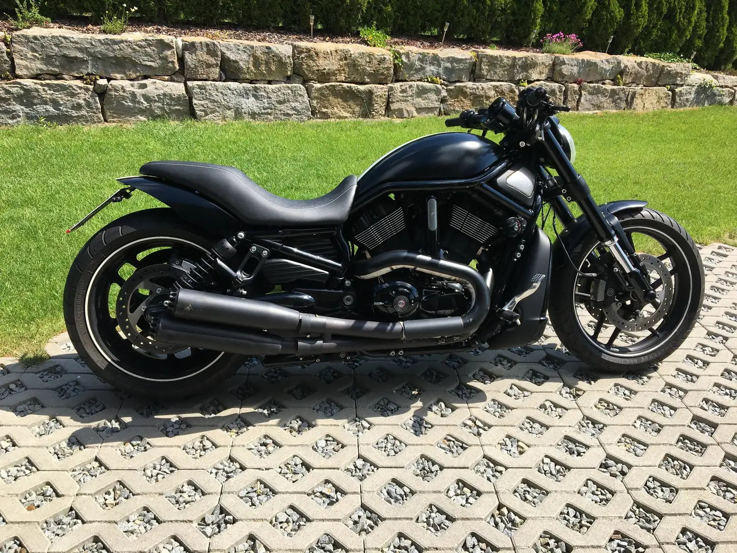 Harley-Davidson VRSC Night Rod VRSCDX Schwarz - 2