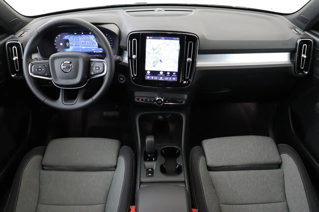 Volvo XC40 2026
