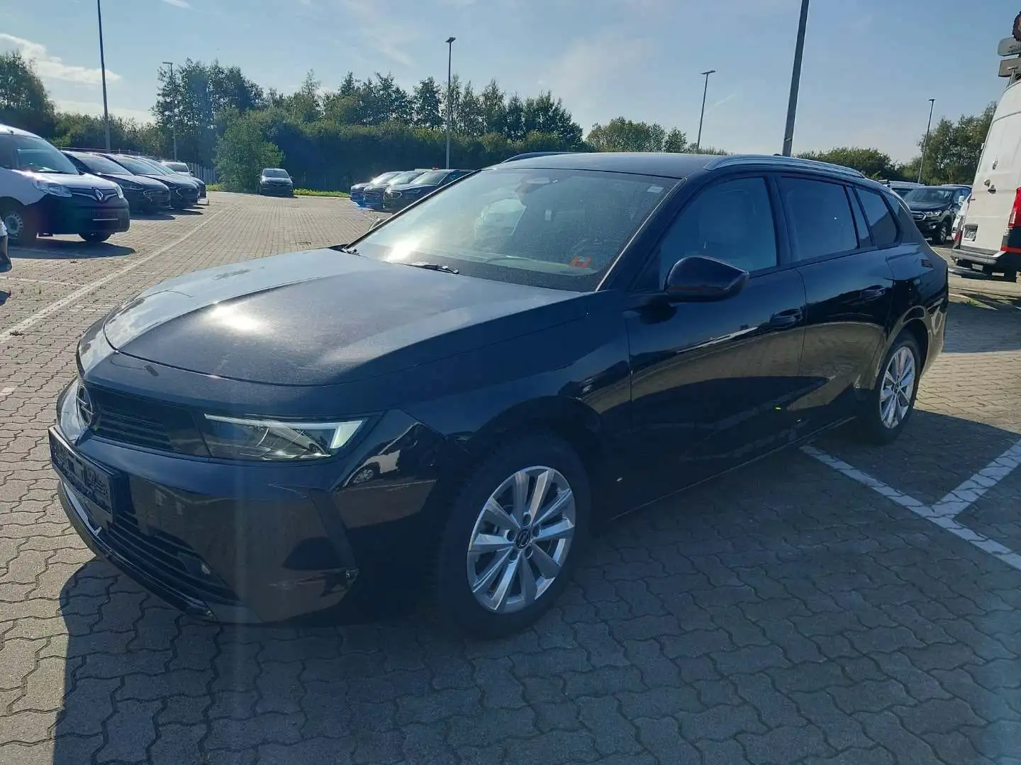 Opel Astra L Sports Tourer 1.5CDTI Elegance AUTOMATIK Zwart - 1