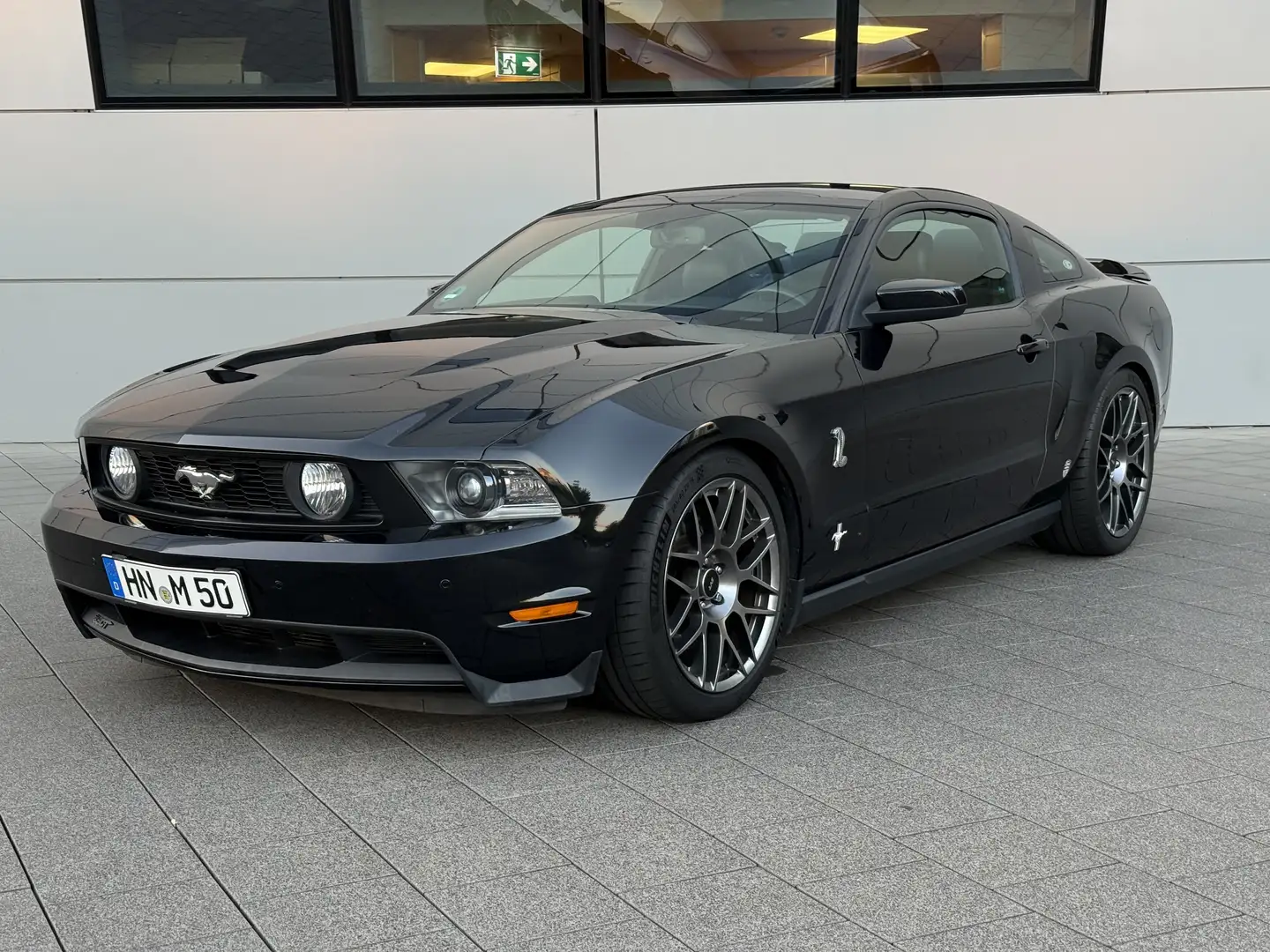 Ford Mustang Schwarz - 1