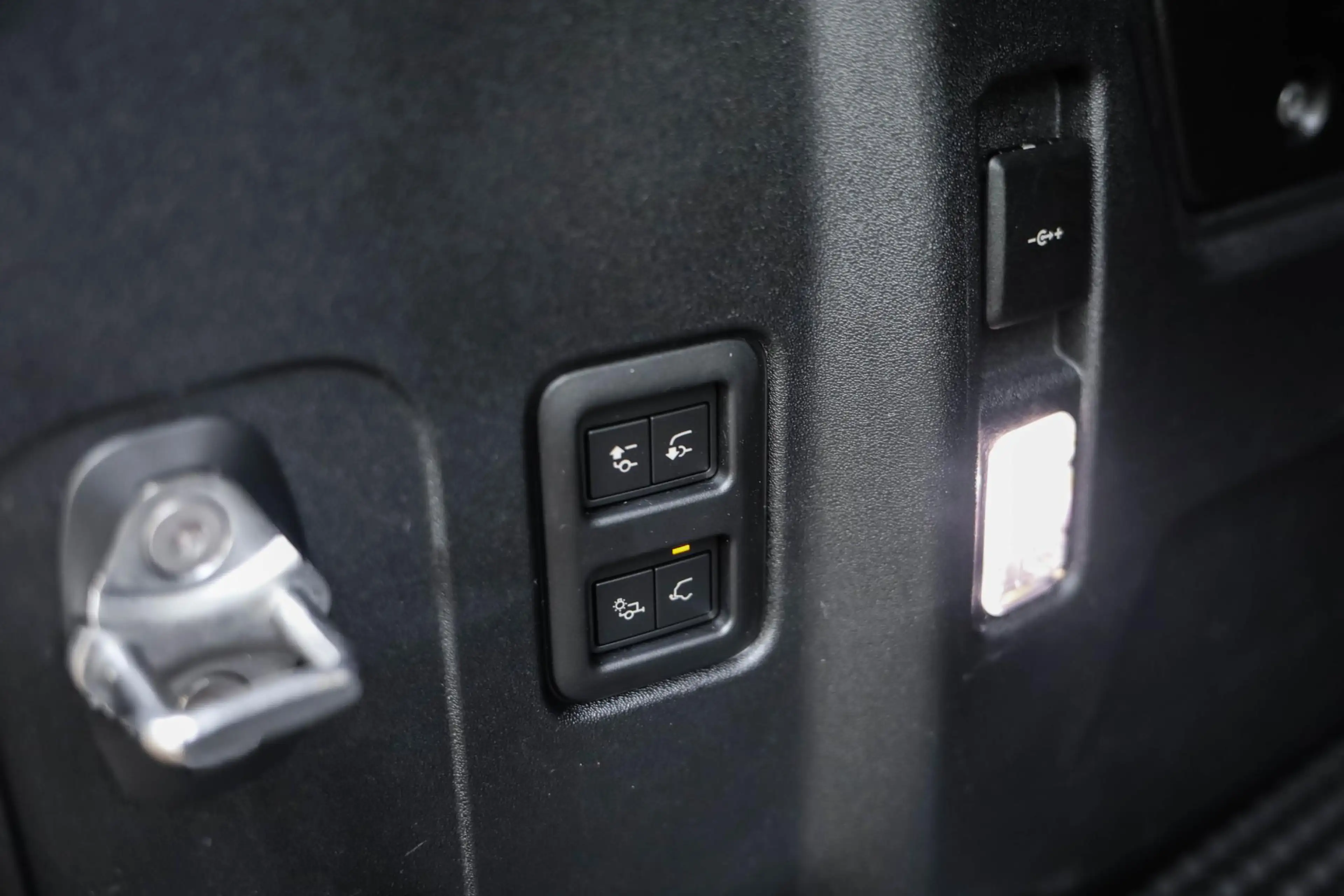 Land Rover Defender 2.0 P300e 110 X-Dynamic HSE FACELIFT Pano Zitklima — photo 46