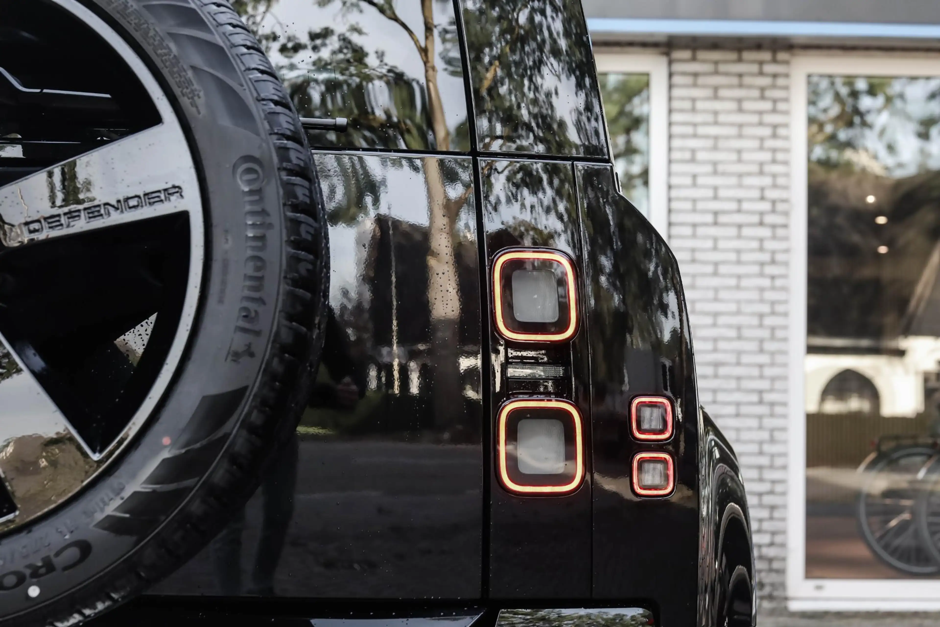 Land Rover Defender 2.0 P300e 110 X-Dynamic HSE FACELIFT Pano Zitklima — photo 26