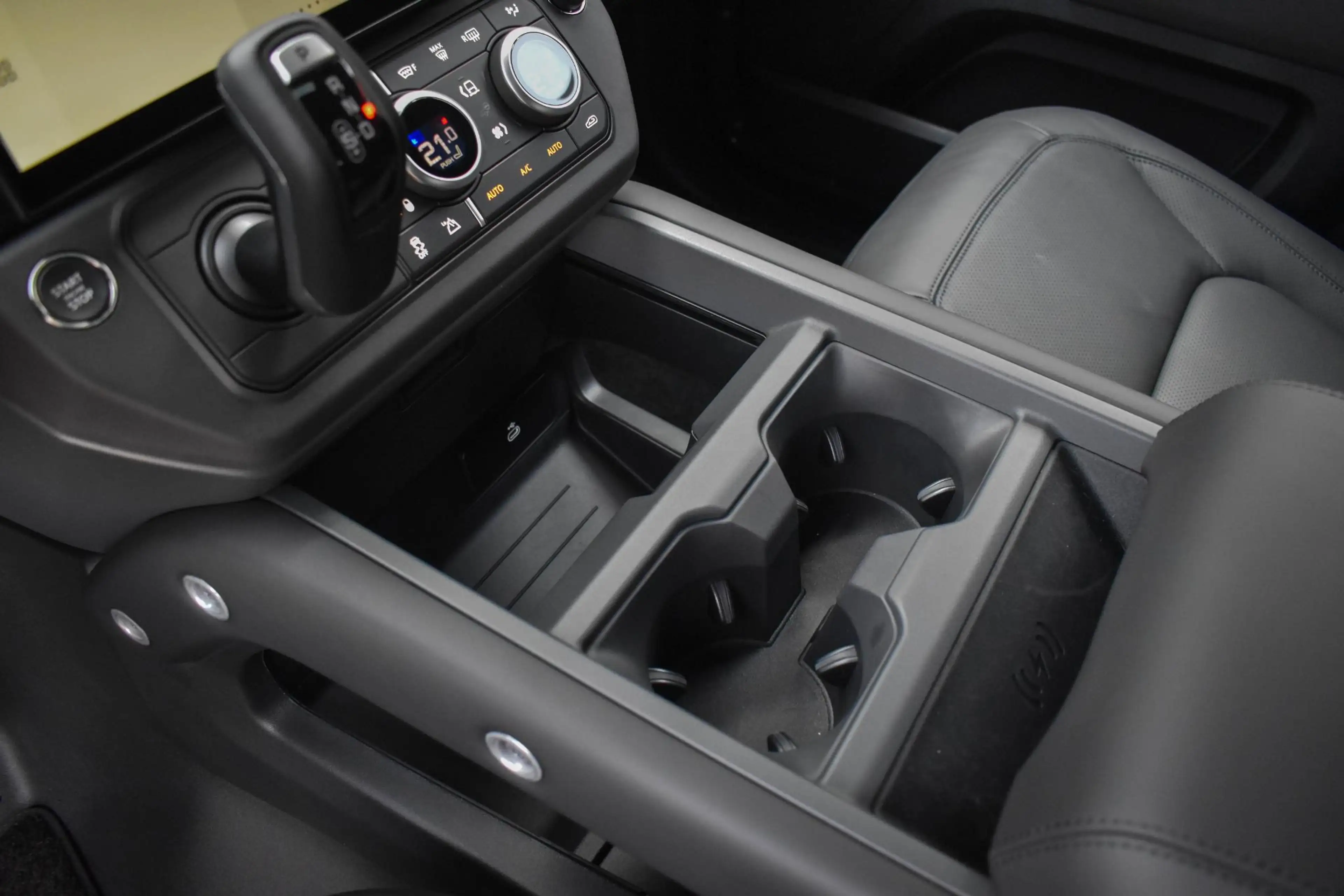 Land Rover Defender 2.0 P300e 110 X-Dynamic HSE FACELIFT Pano Zitklima — photo 40