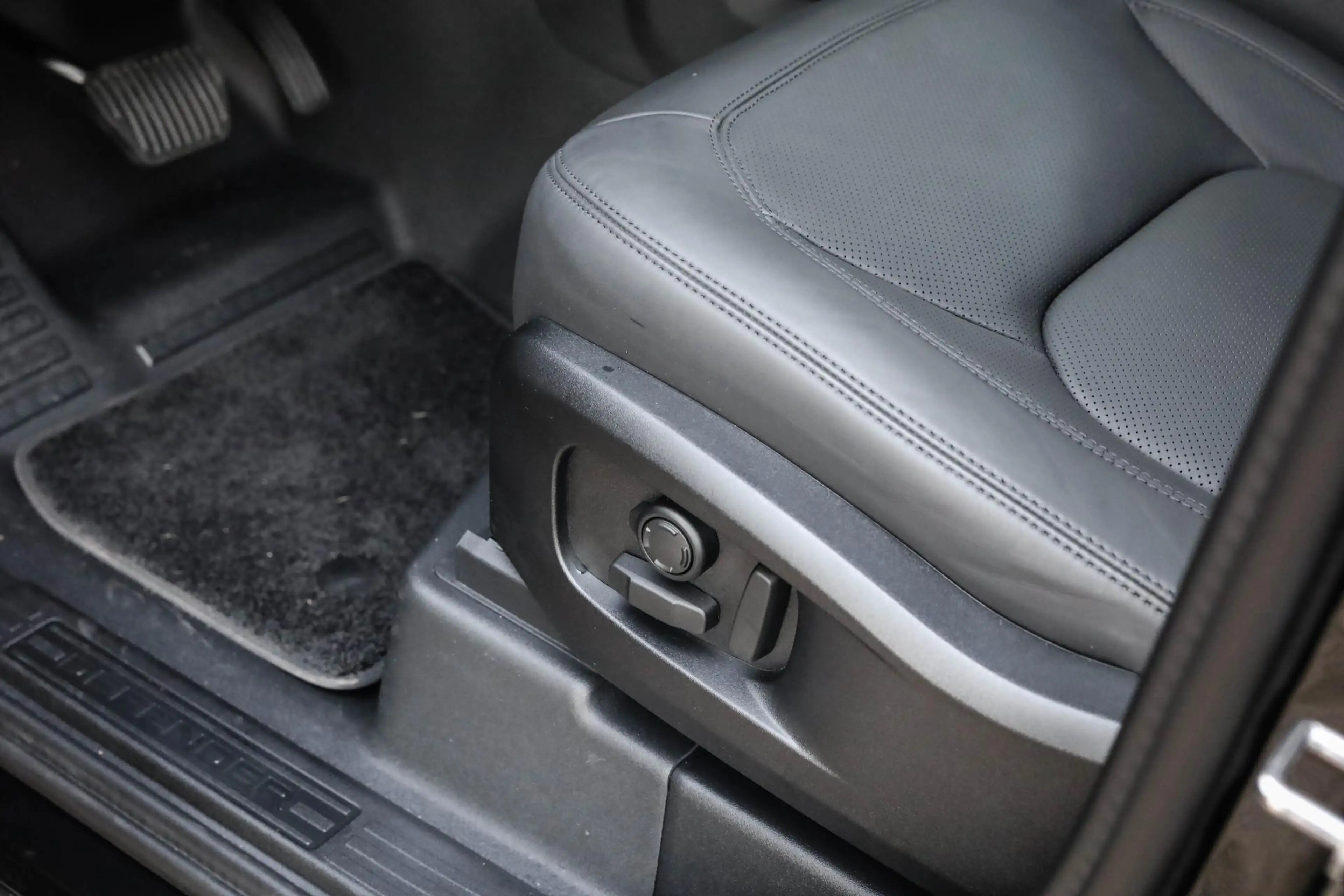 Land Rover Defender 2.0 P300e 110 X-Dynamic HSE FACELIFT Pano Zitklima — photo 31
