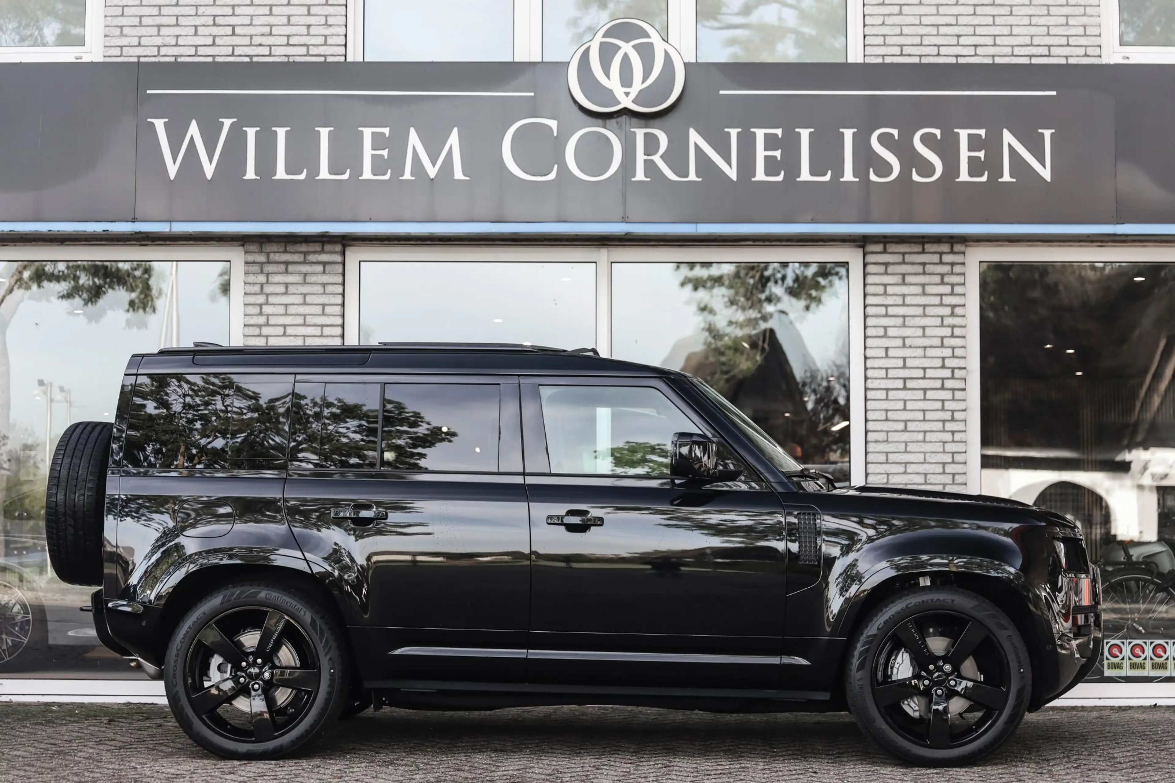 Land Rover Defender 2.0 P300e 110 X-Dynamic HSE FACELIFT Pano Zitklima — photo 3