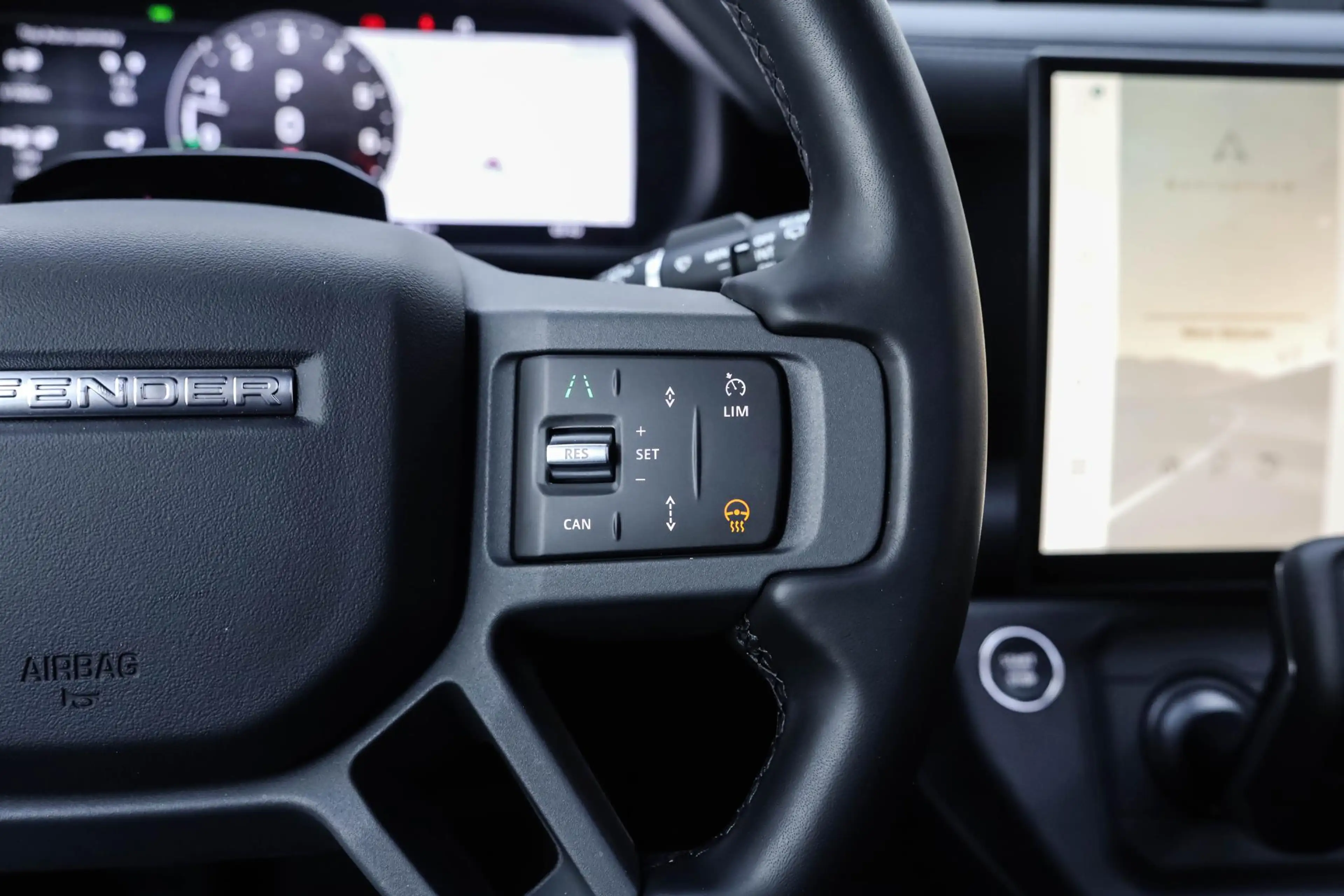 Land Rover Defender 2.0 P300e 110 X-Dynamic HSE FACELIFT Pano Zitklima — photo 19