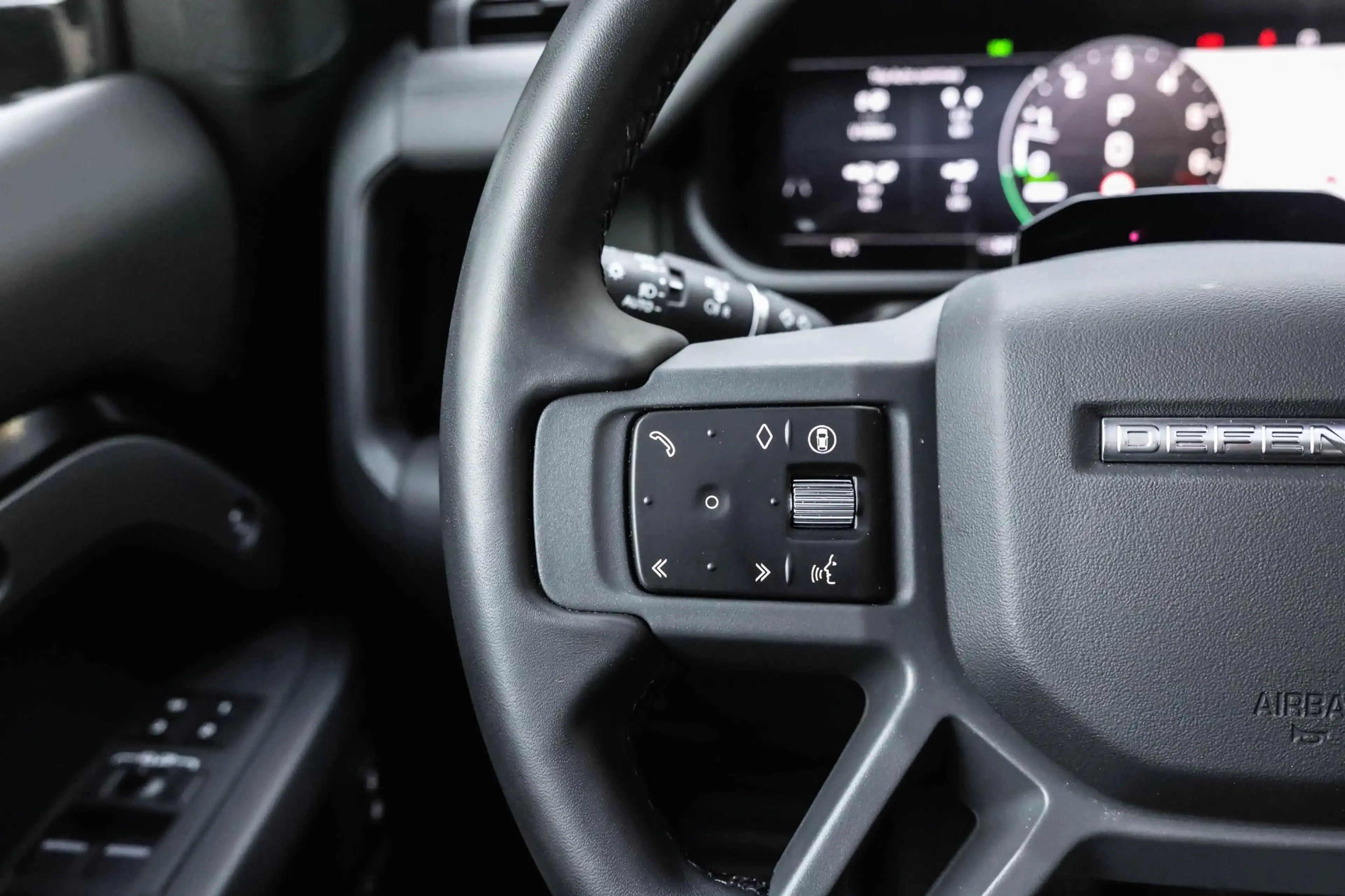 Land Rover Defender 2.0 P300e 110 X-Dynamic HSE FACELIFT Pano Zitklima — photo 17
