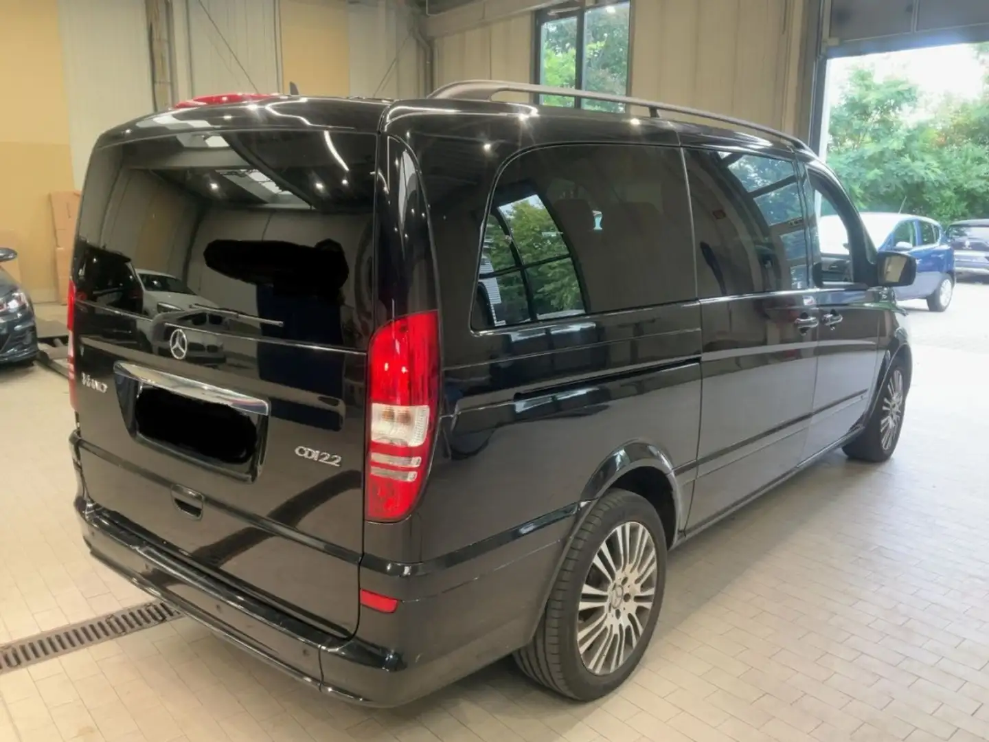 Mercedes-Benz Viano 2.2CDI Avantgarde Larga Aut. Noir - 2
