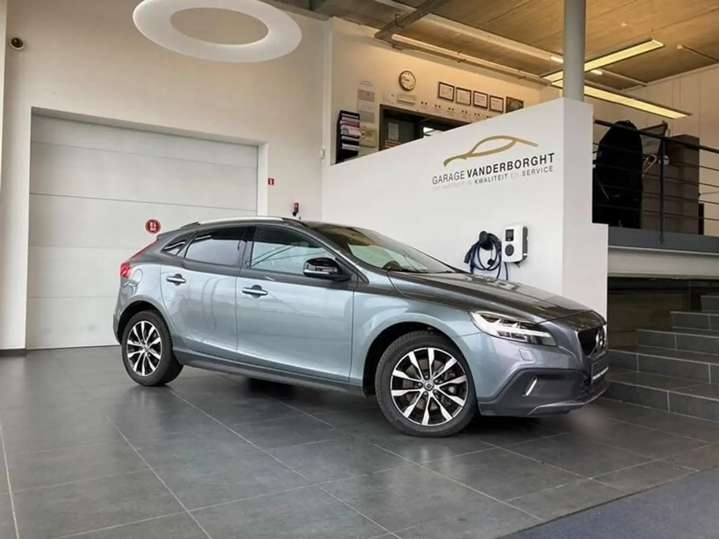 Volvo V40 Cross Country D2 AUTOMAAT SLECHTS 74000KM Gris - 1