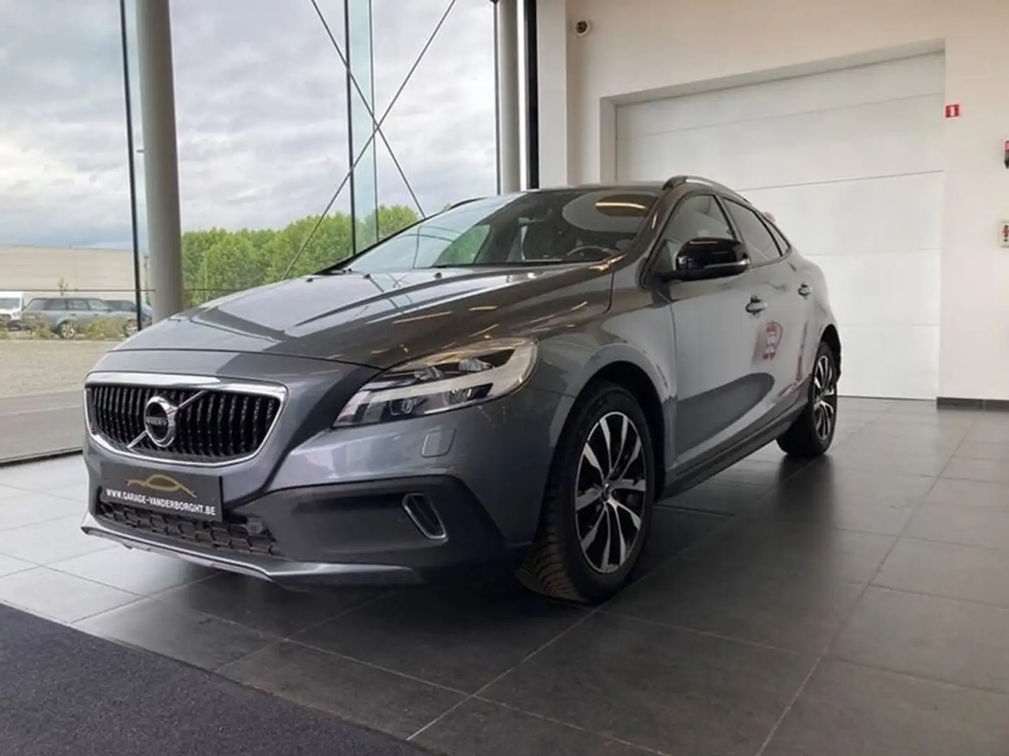 Volvo V40 Cross Country D2 AUTOMAAT SLECHTS 74000KM Grijs - 2