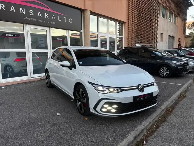 Volkswagen Golf view 3