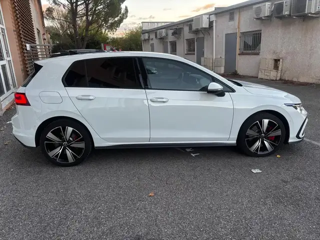 Volkswagen Golf view 4
