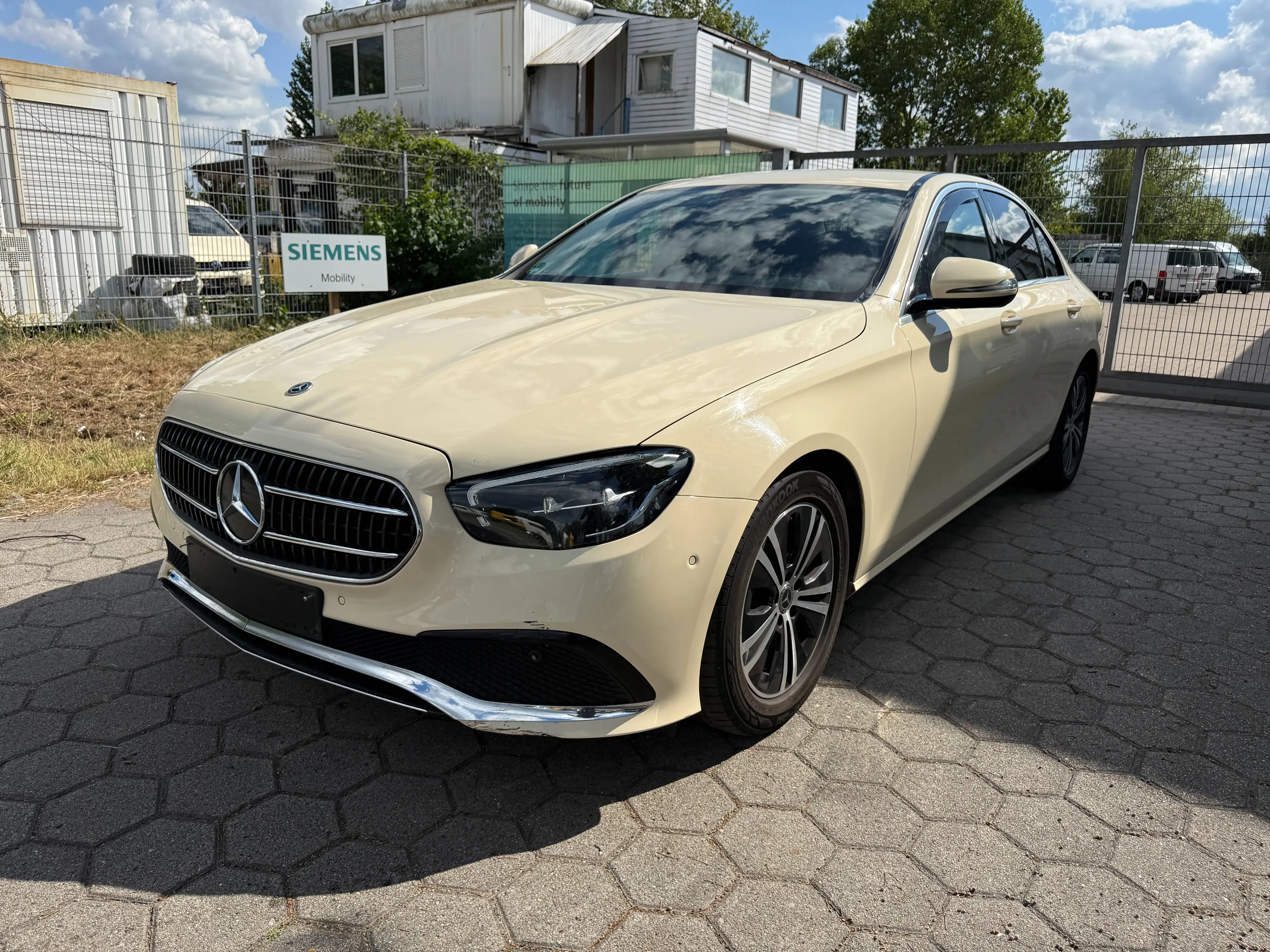 Mercedes-Benz E 220 E 220d-Limousine-Avantgarde-MBUX-Navi-Kamera-TÜV-TOP