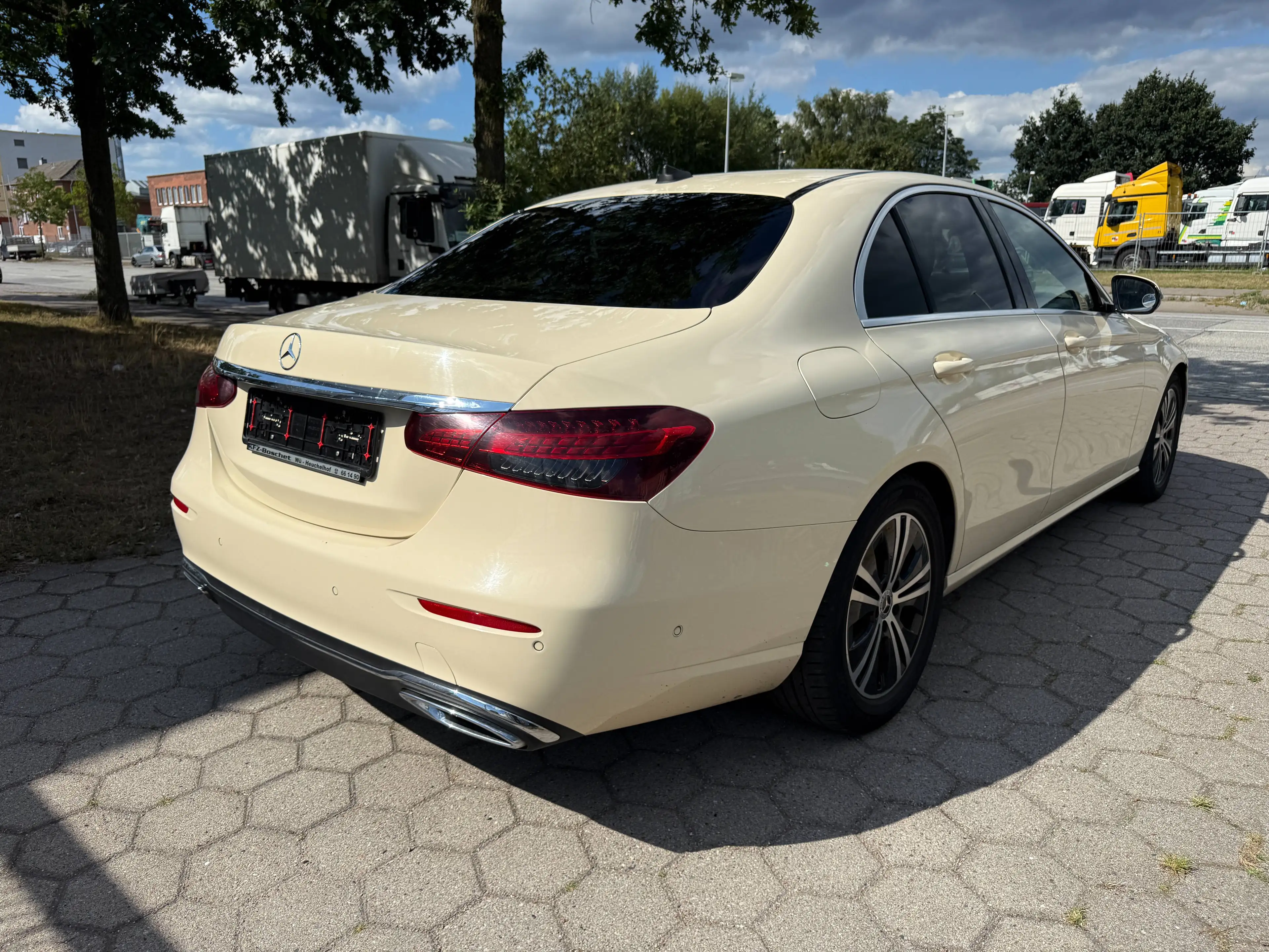 Mercedes-Benz E 220 E 220d-Limousine-Avantgarde-MBUX-Navi-Kamera-TÜV-TOP — photo 5