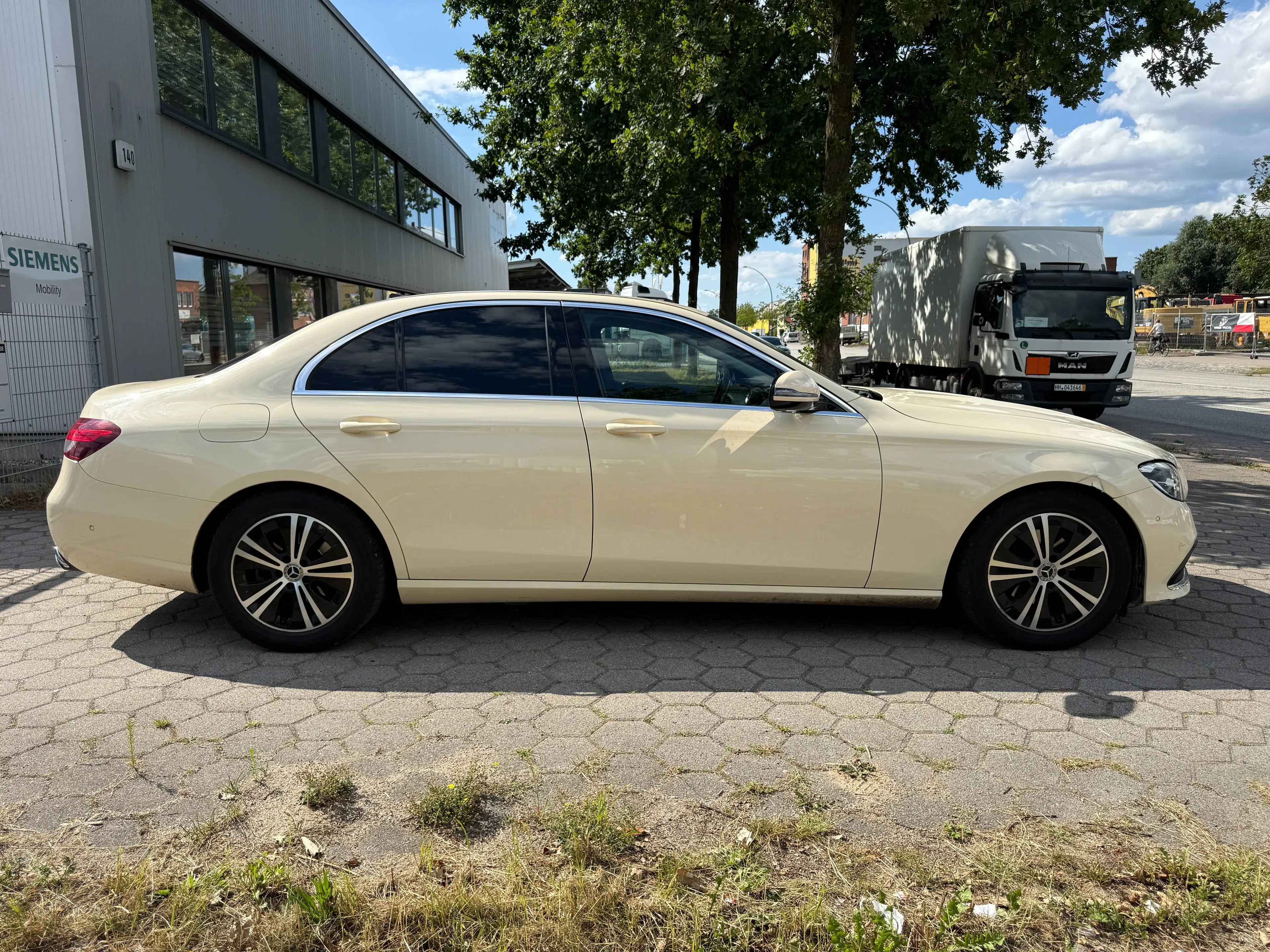 Mercedes-Benz E 220 E 220d-Limousine-Avantgarde-MBUX-Navi-Kamera-TÜV-TOP — photo 4