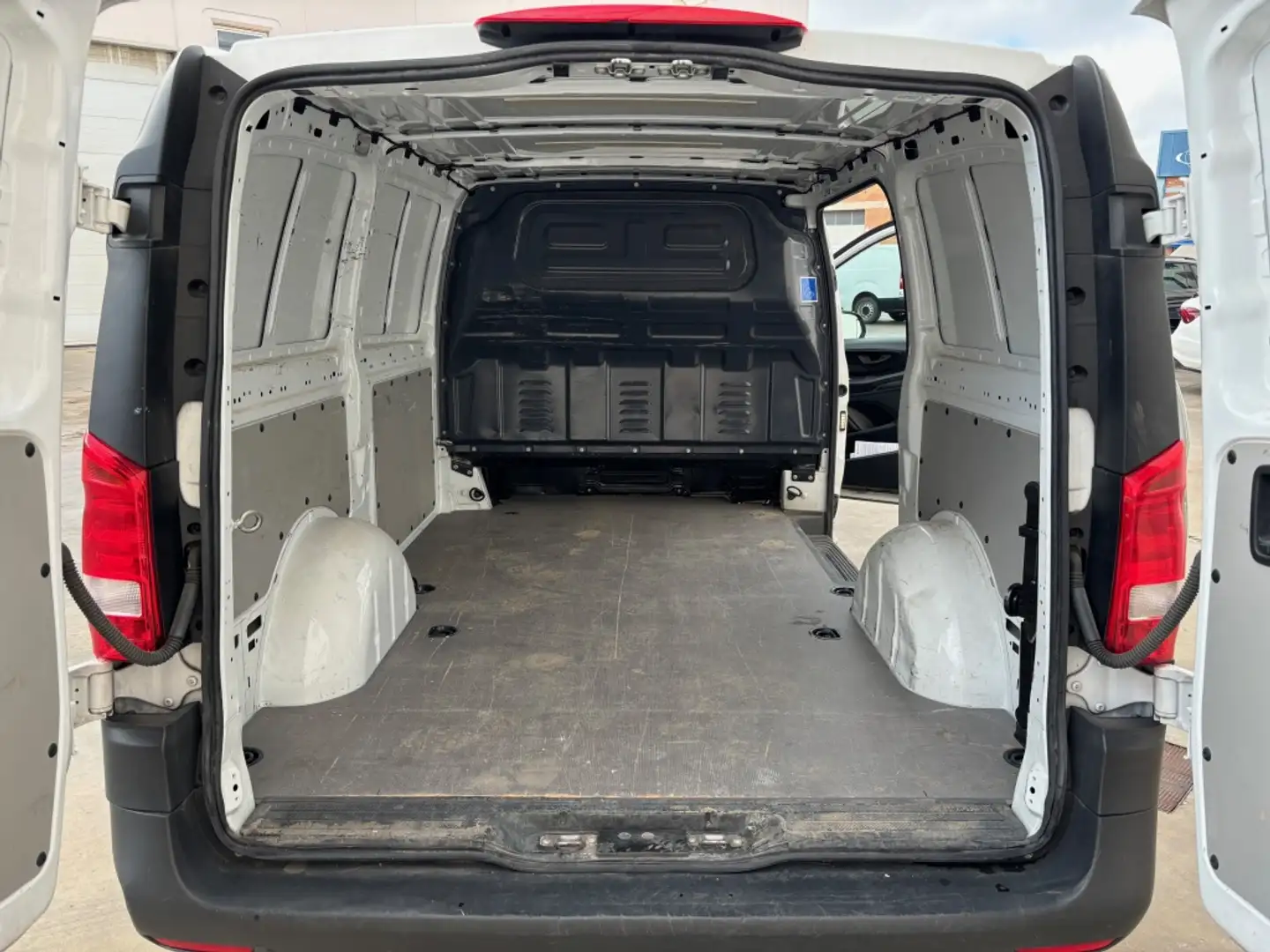 Mercedes-Benz Vito Furgón 114CDI Larga Blanc - 2