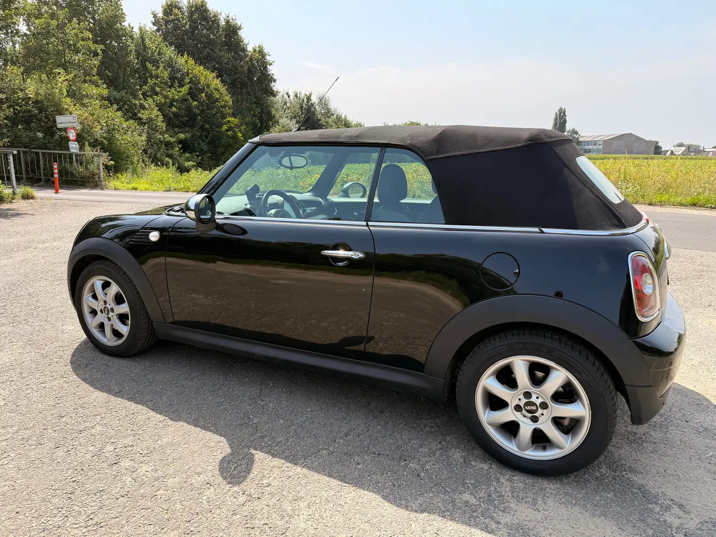 MINI Cooper Cabrio Mini Cooper Cabrio Zwart - 1